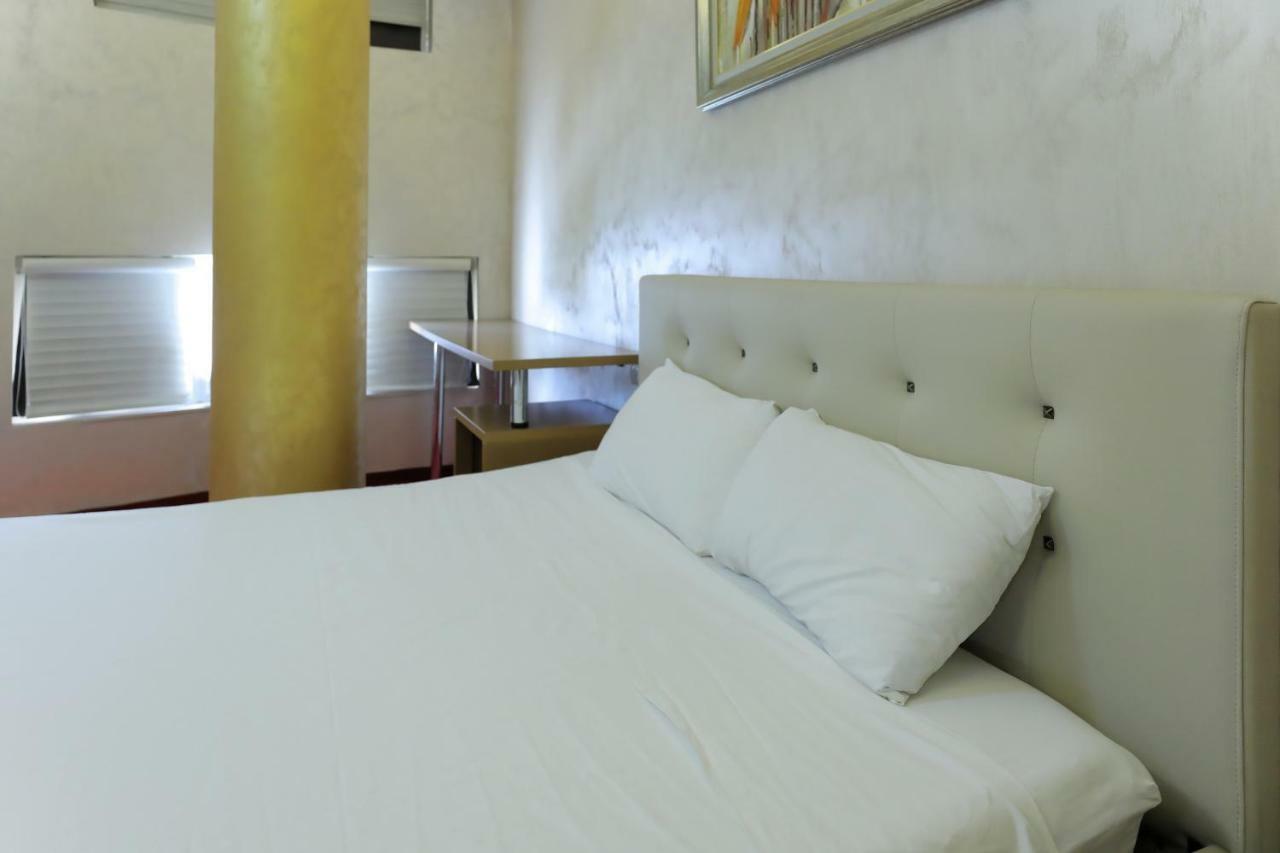 Hotel Gjuta Tirana Eksteriør billede