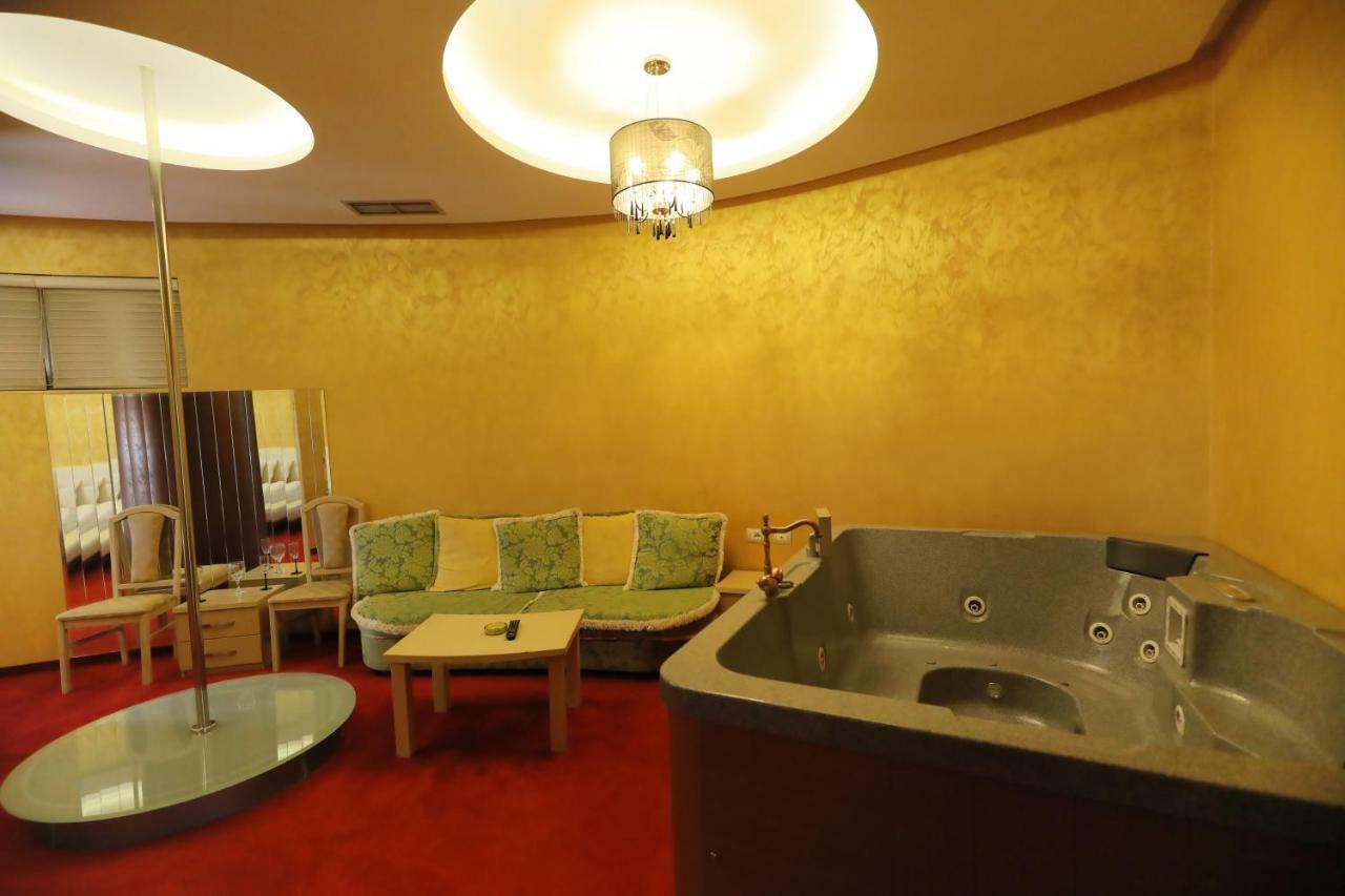 Hotel Gjuta Tirana Eksteriør billede