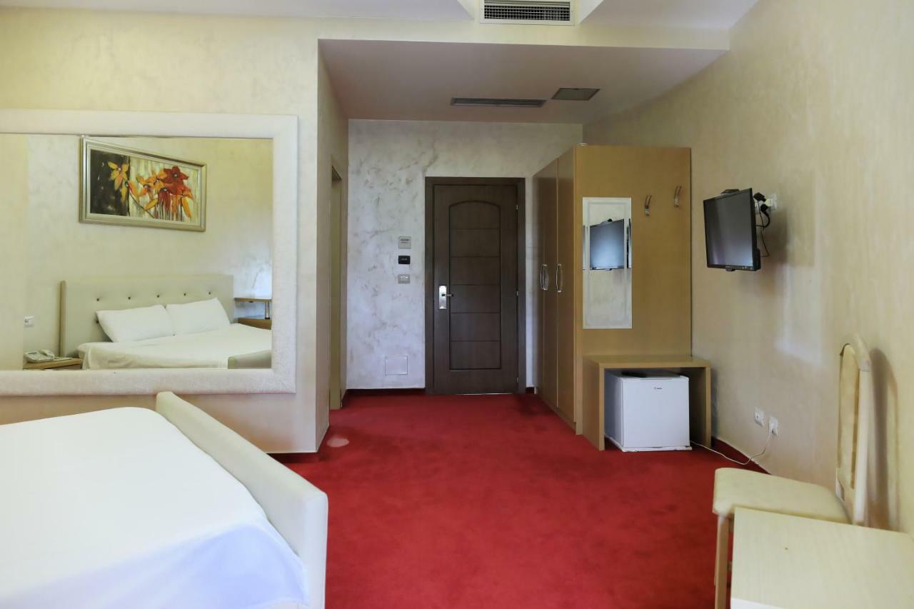 Hotel Gjuta Tirana Eksteriør billede