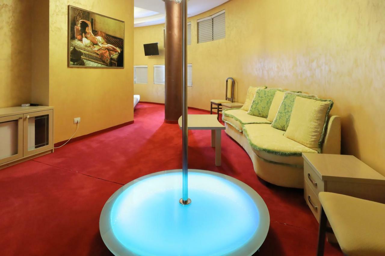 Hotel Gjuta Tirana Eksteriør billede